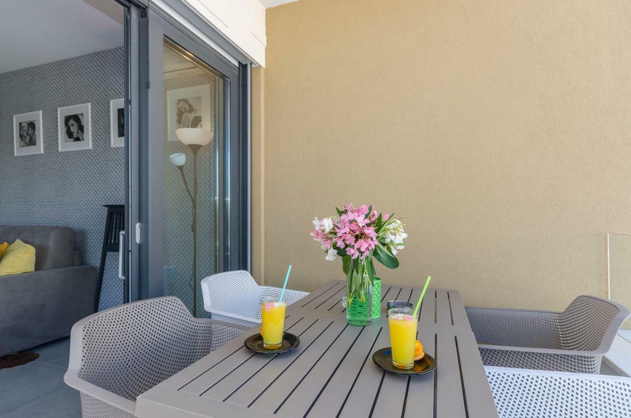 Apartments Villa Adriana I ซรีมา ภายนอก รูปภาพ